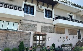 Bed & Breakfast Local Living Edi